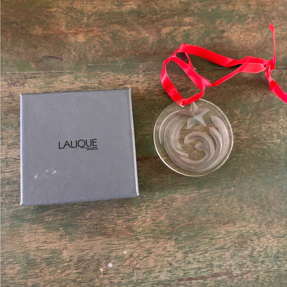 Lalique Paris 2000 Ornament